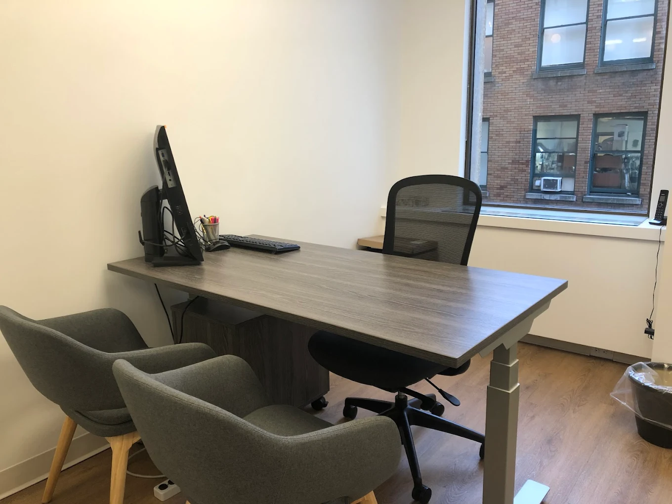 対面相談のメリット③ 会社の空気感が分かる