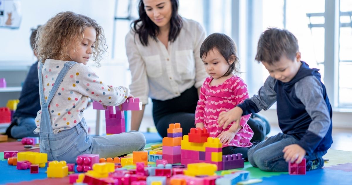 カナダ政府が保育士（ECE）を支援する新政策｜キャリアチェンジで永住権を目指す選択肢として注目